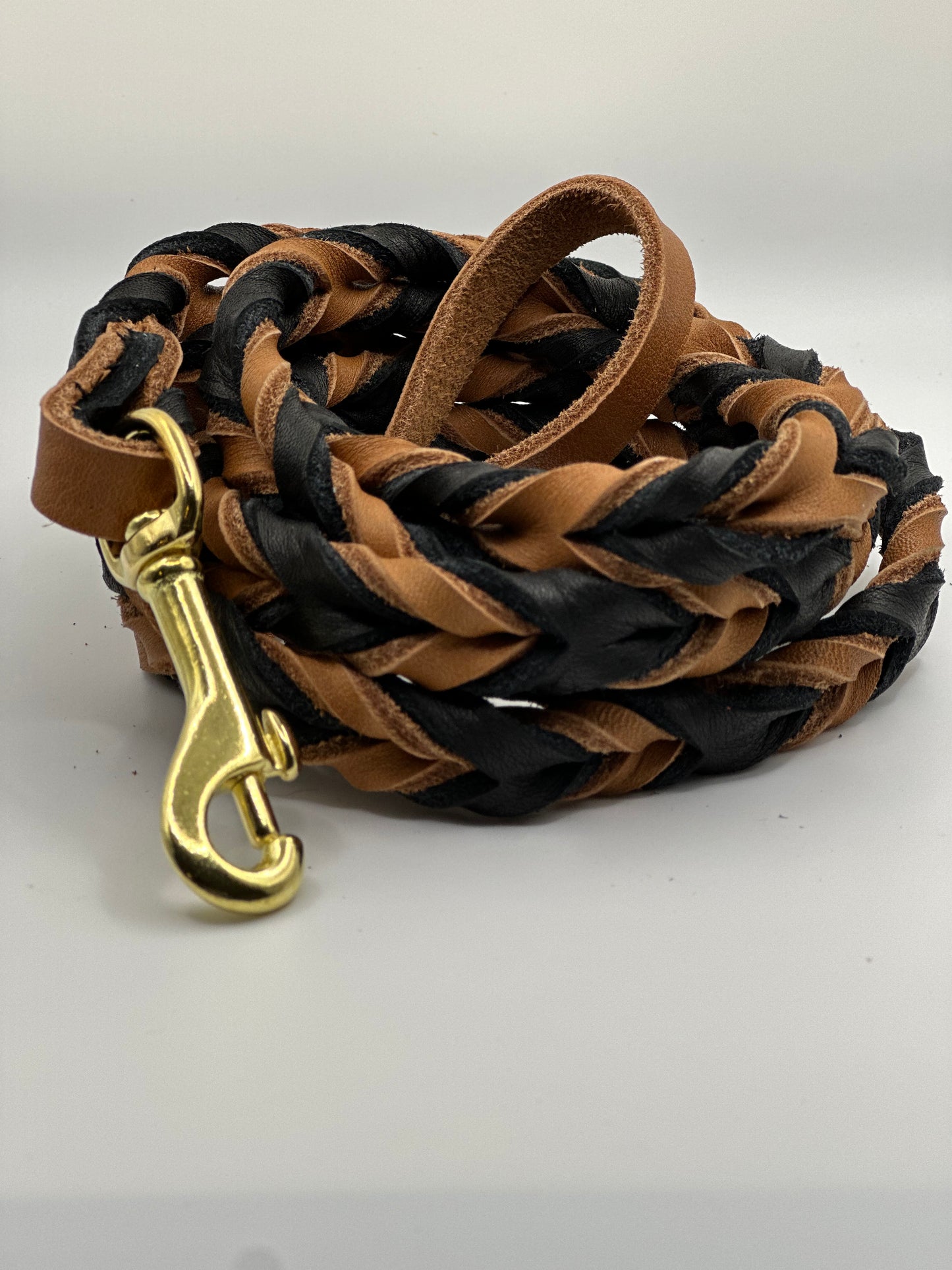 1/2” Bullhide braided leather leash (message me for the metallic color choice available)